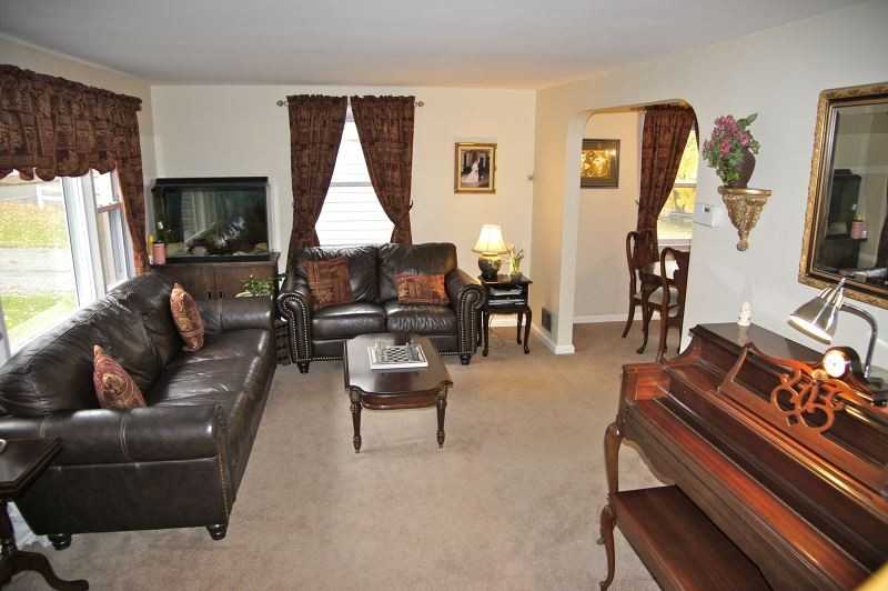 11 Woodlawn Terrace - Photo 3 of 16