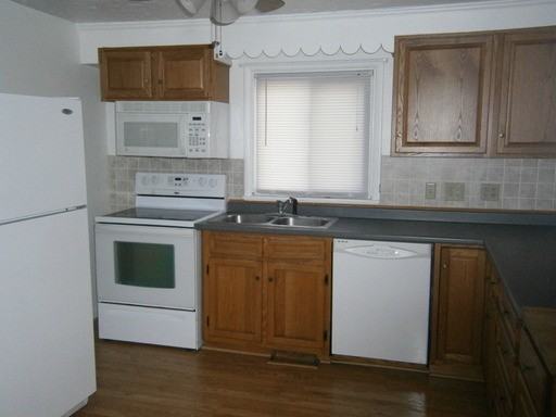 250 Rosedale Dr - Photo 3 of 8