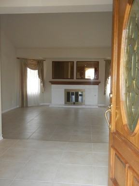 547 W Avenue Q 10 - Photo 2 of 10