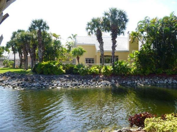 922 Drury Pl - Photo 2 of 6