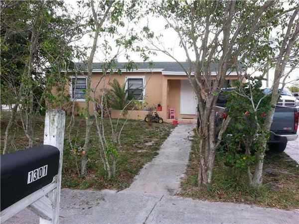 1301 15th Ave S - Photo 2 of 6