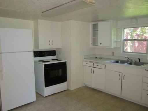 48487 E 1st St - Photo 2 of 6