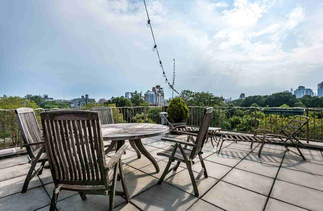 Leonard St & Engert Ave