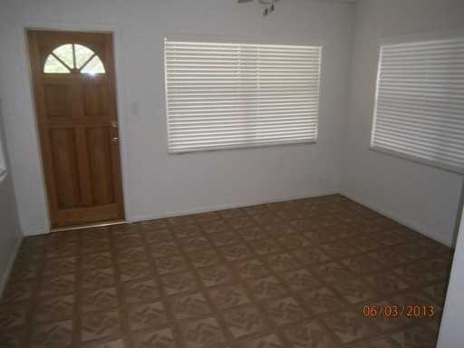 514 Manhattan Dr - Photo 2 of 12