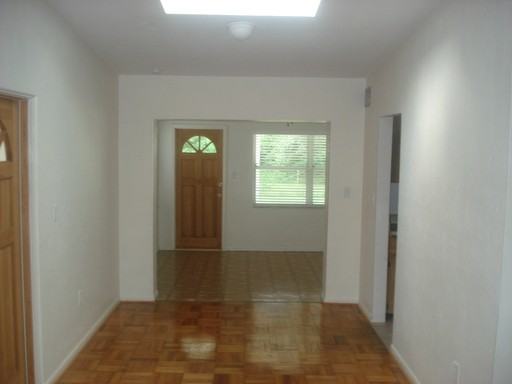 514 Manhattan Dr - Photo 3 of 12