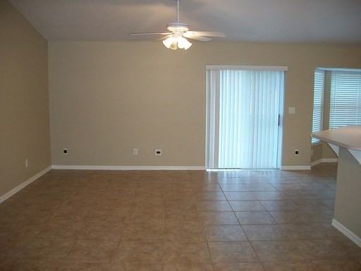 2464 Wolf Creek Dr - Photo 3 of 15