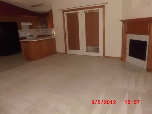 109 SE Churchill Way - Photo 2 of 14