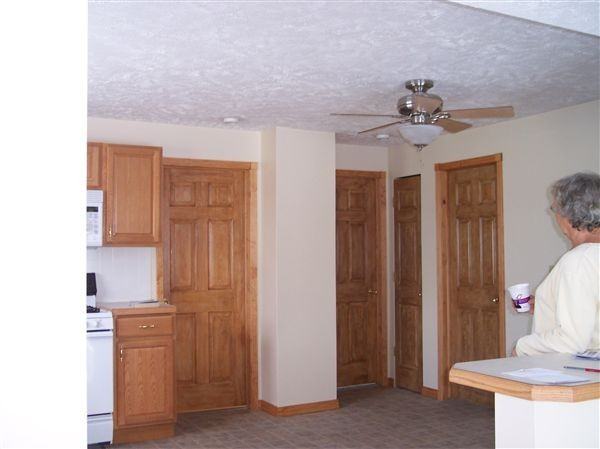 905 E Summit St - Photo 2 of 20