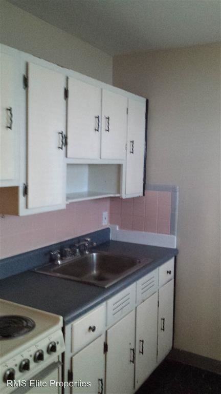 3621 Jessup Ct N - Photo 3 of 7