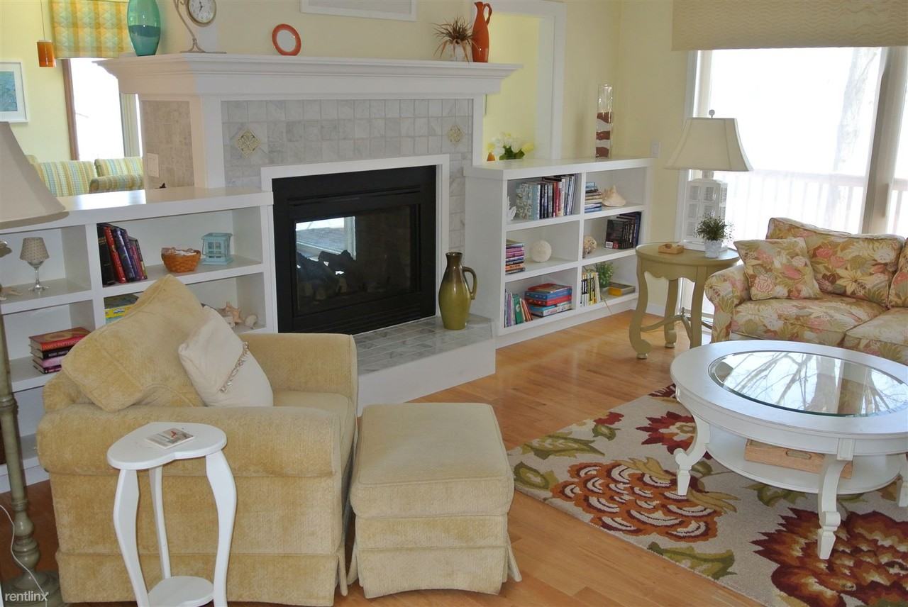 310 Neuman St - Photo 3 of 9