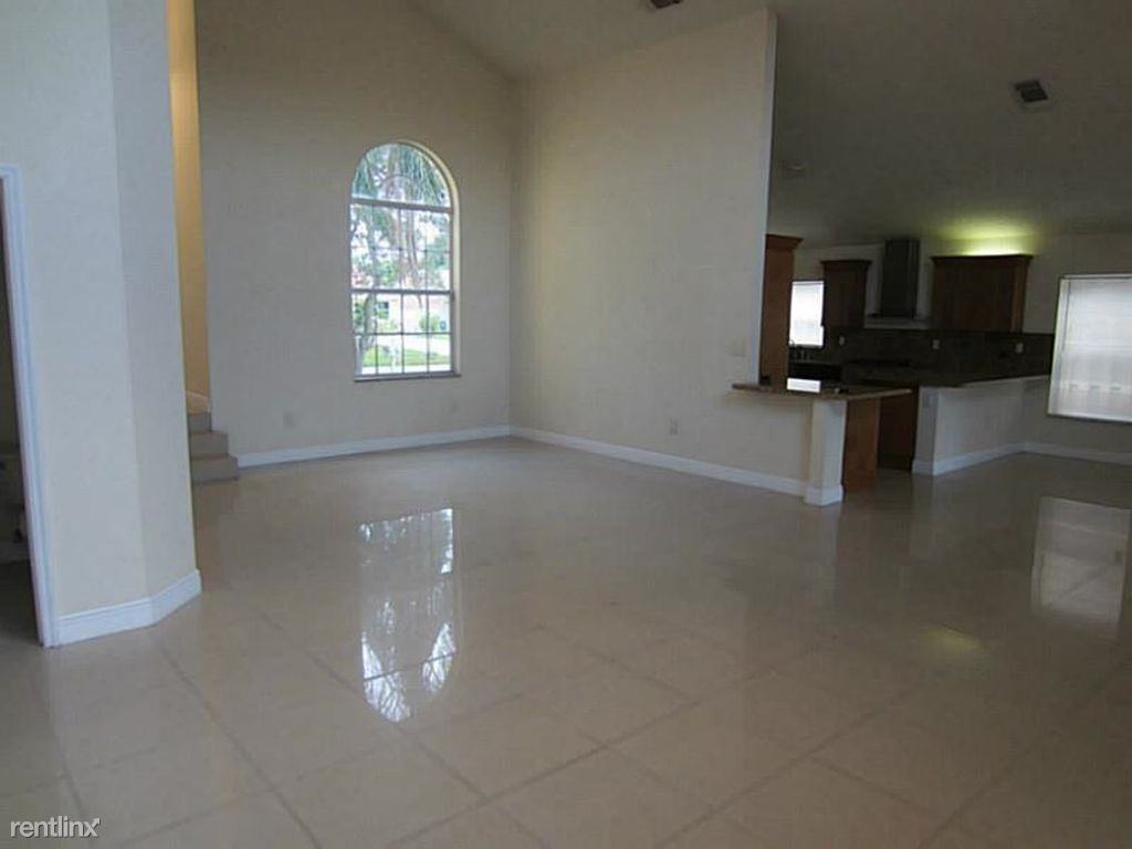 13421 SW 20th St - Photo 2 of 9