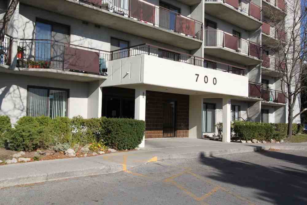 700 Wonderland Road - Photo 2 of 12