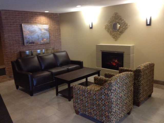 720 Wonderland Rd - Photo 2 of 8