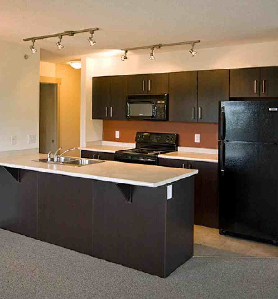 8016A Franklin Avenue - Photo 2 of 3