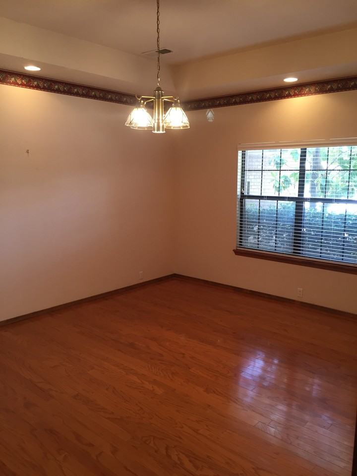 9332 Admiral Lowell Pl NE - Photo 3 of 12