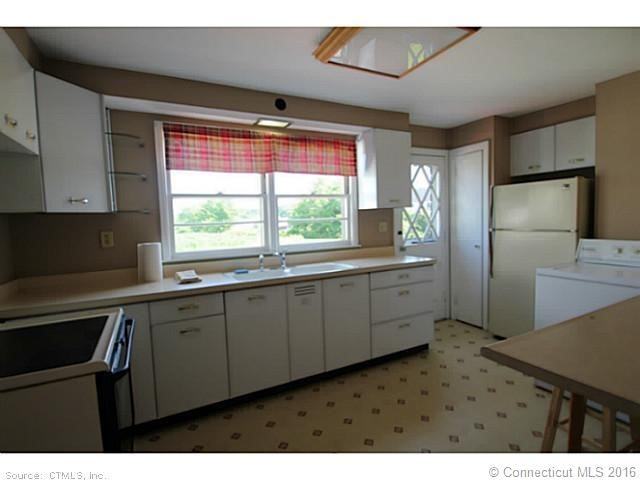 806 Mapleton Ave - Photo 3 of 18