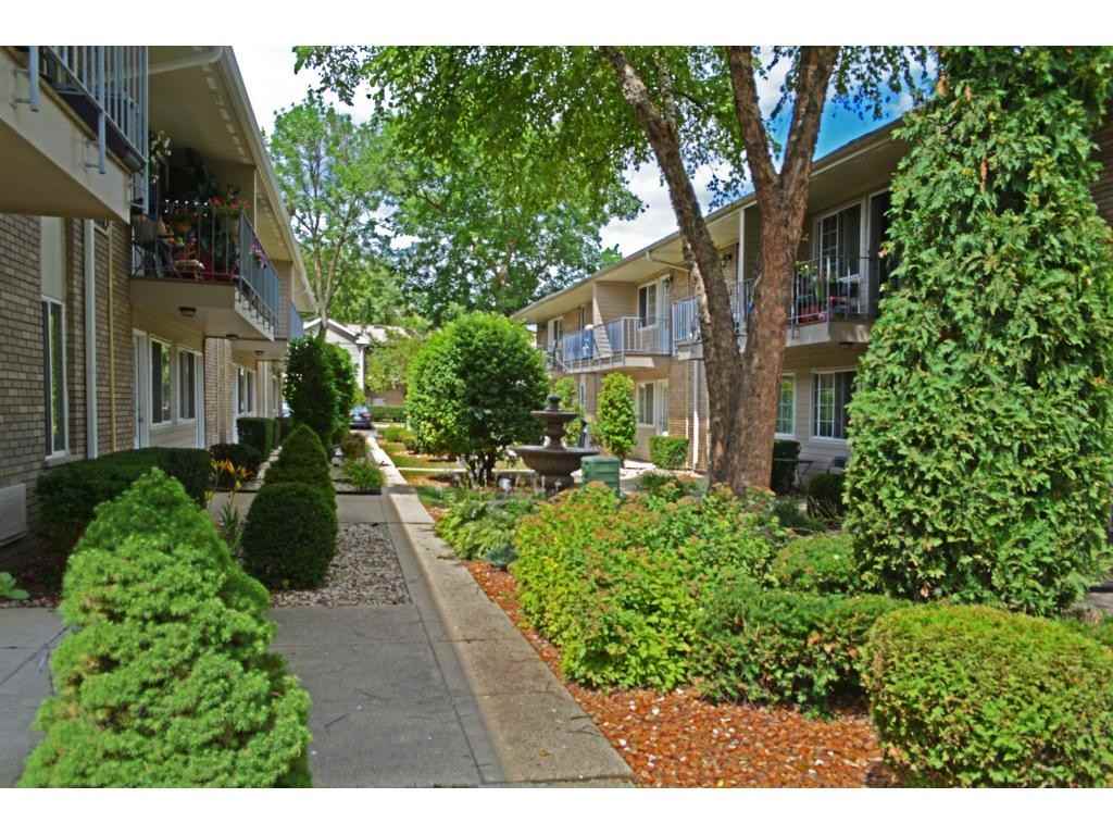 Courts of the Fountains - Photo 2 of 19