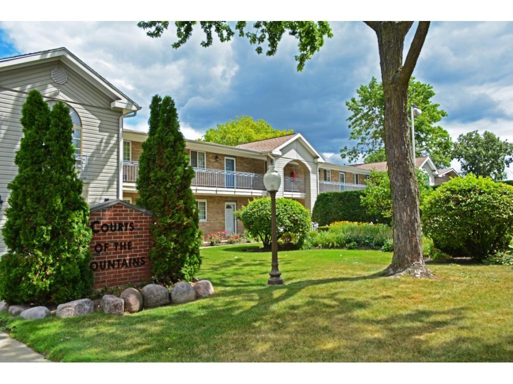 Courts of the Fountains - Photo 3 of 19