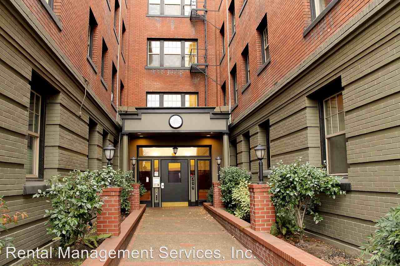 2109 NW Irving St #406