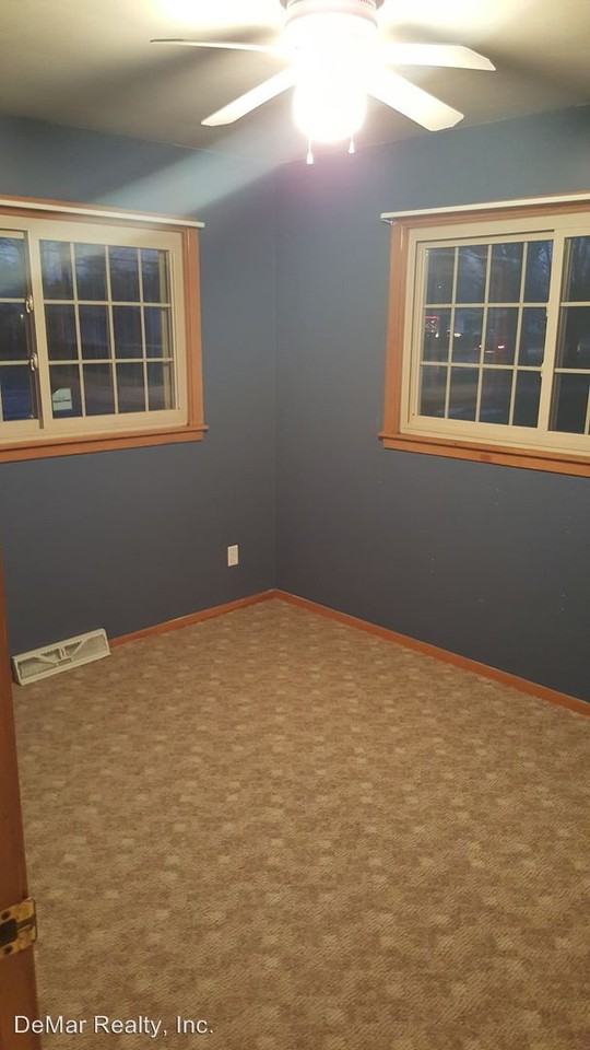 274 S Inglewood Ave - Photo 3 of 4