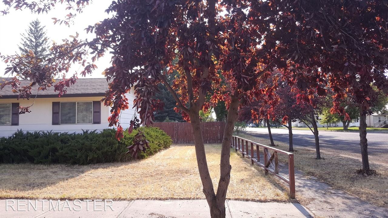 306 N 1st E - Photo 2 of 13