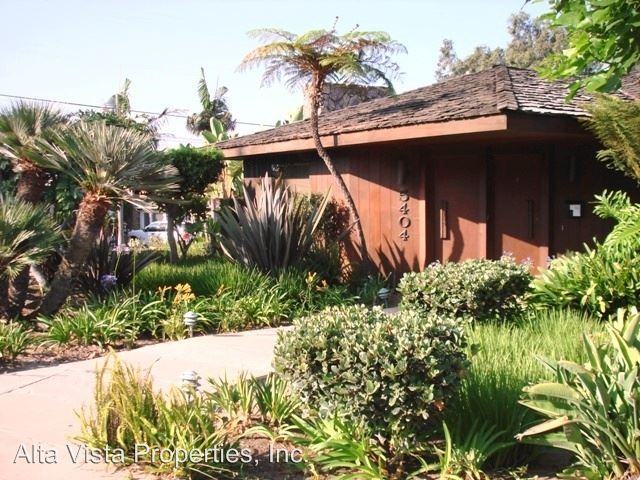 5404 Taft Ave - Photo 2 of 10