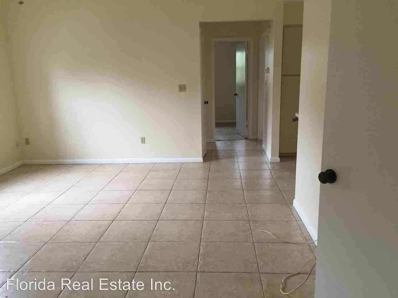 210 Timberlane Dr - Photo 3 of 20