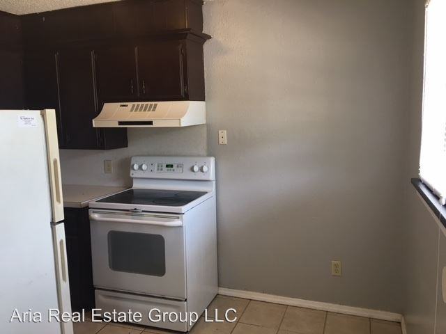 604 S 7th St - Photo 3 of 12