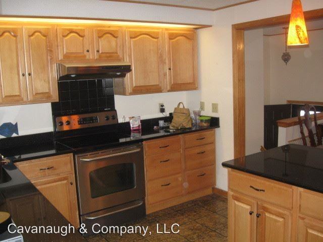 365 Millbrook Rd - Photo 3 of 15