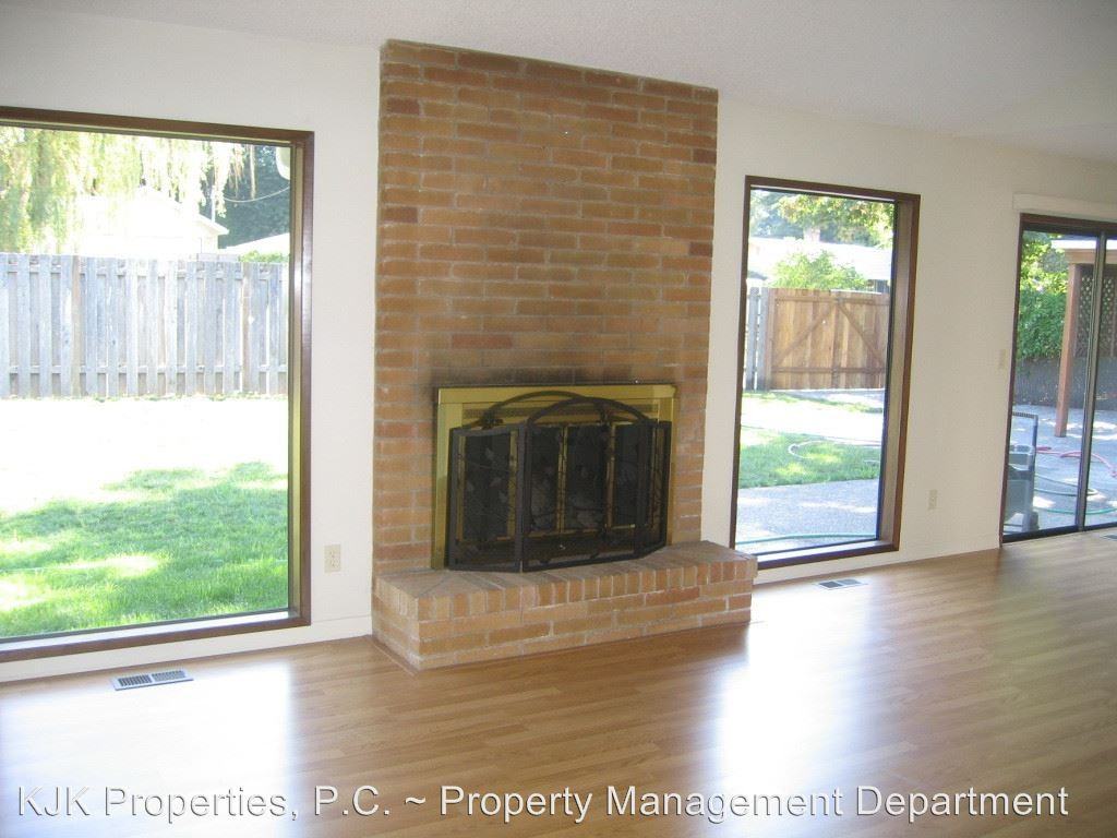 4781 SE La Cour Ct - Photo 2 of 8