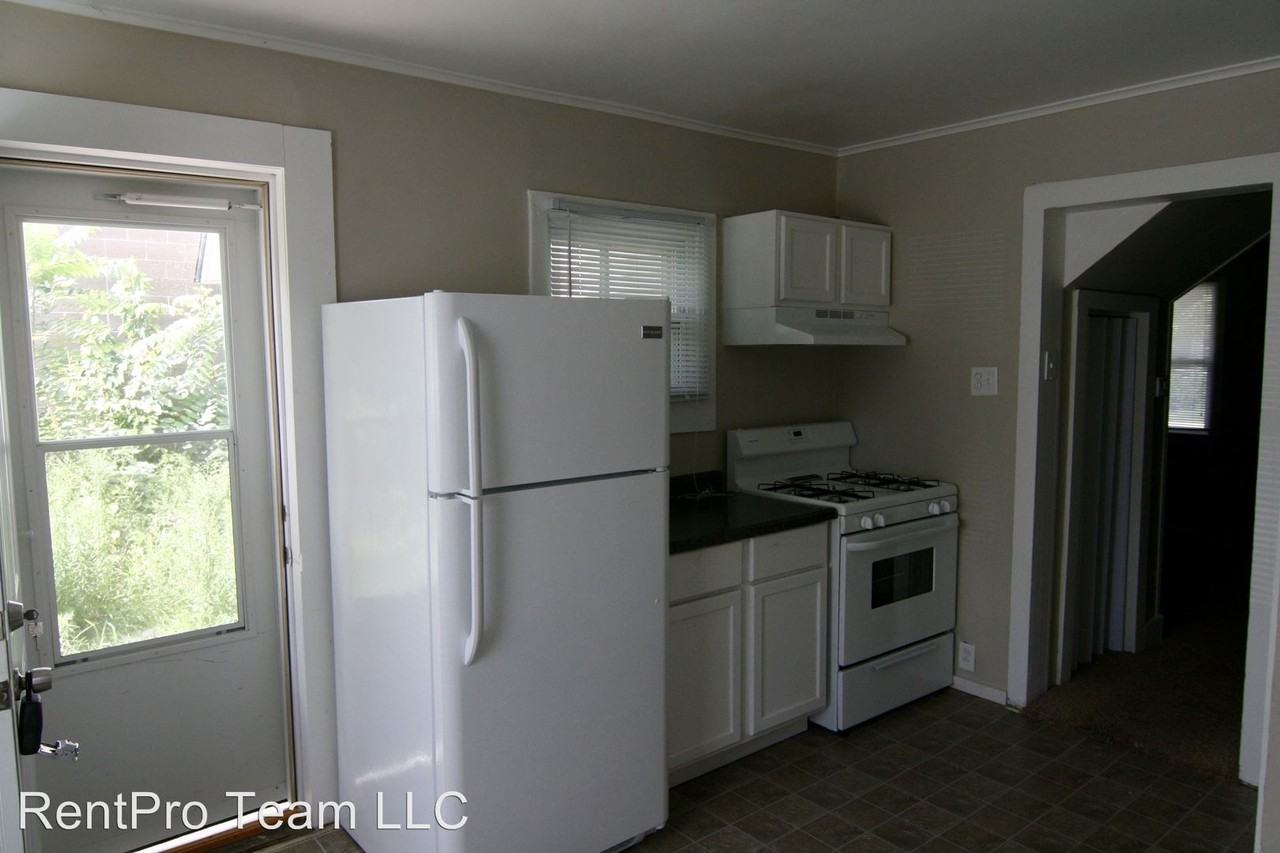 2418 4th Ave - Photo 3 of 12