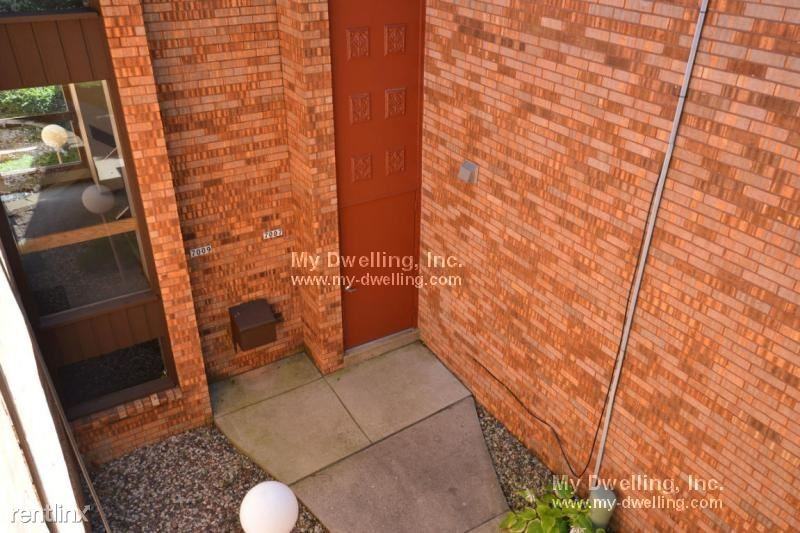 7009 N Green Bay Ave - Photo 3 of 18