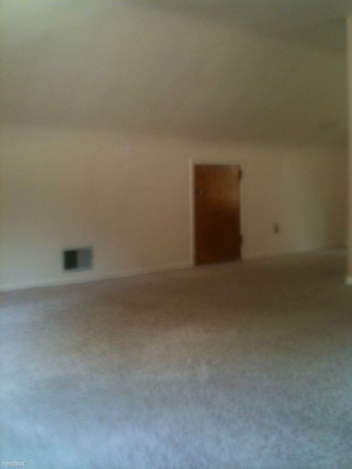 18664 Carlysle St - Photo 2 of 6