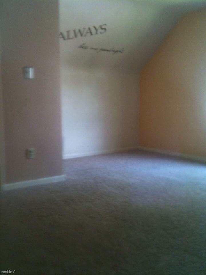 18664 Carlysle St - Photo 3 of 6