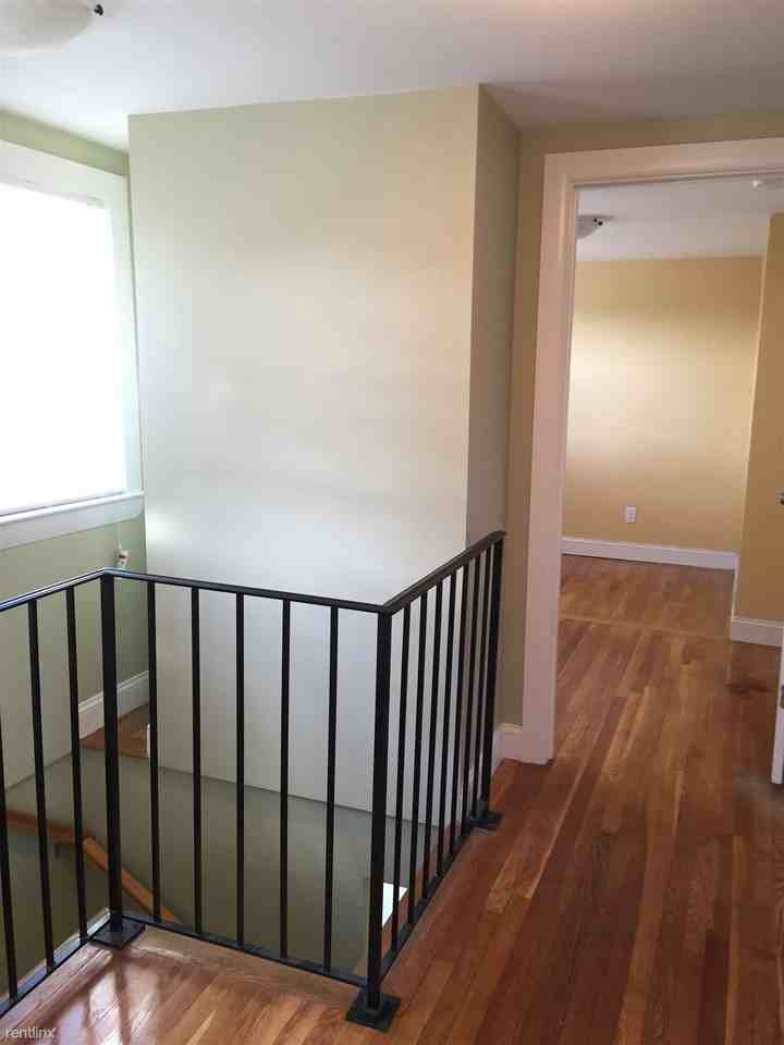 117 Lexington St - Photo 3 of 8