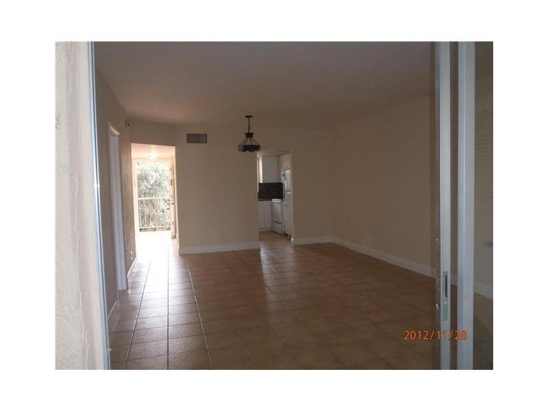 13715 Kendale Lakes Cir - Photo 3 of 6