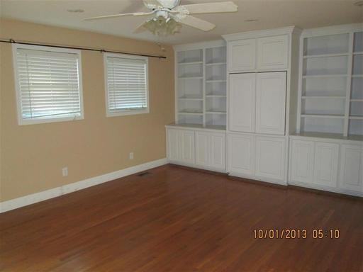 707 8th St - Photo 3 of 12