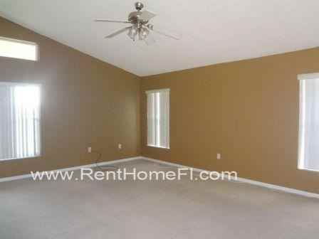 118 Windsor Cresent St - Photo 2 of 6