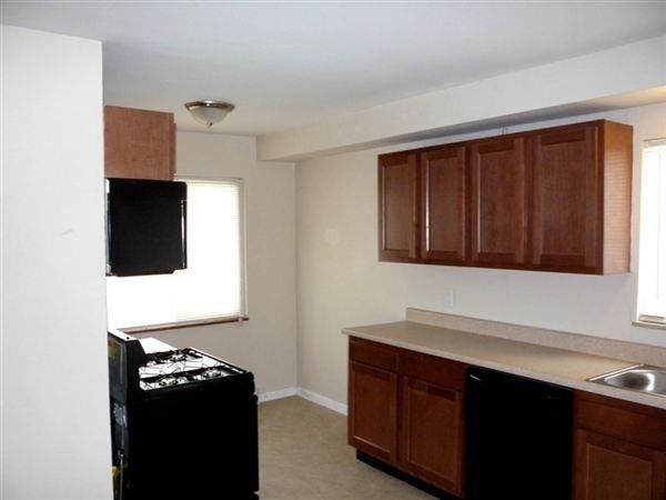 9407 Wayne Rd - Photo 3 of 6
