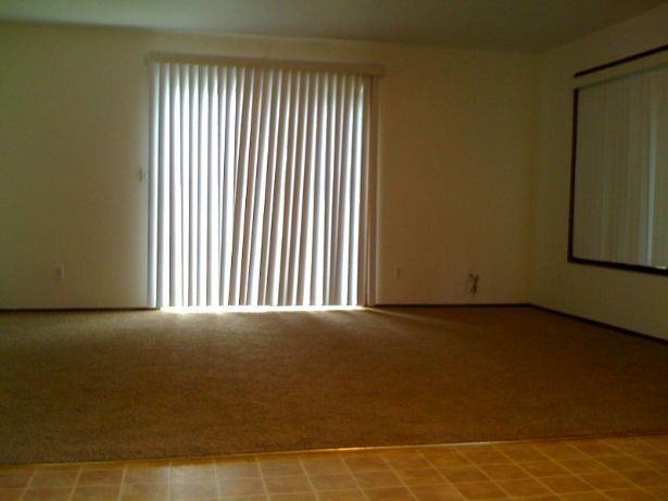 7580 SE Jennings Ave - Photo 3 of 4