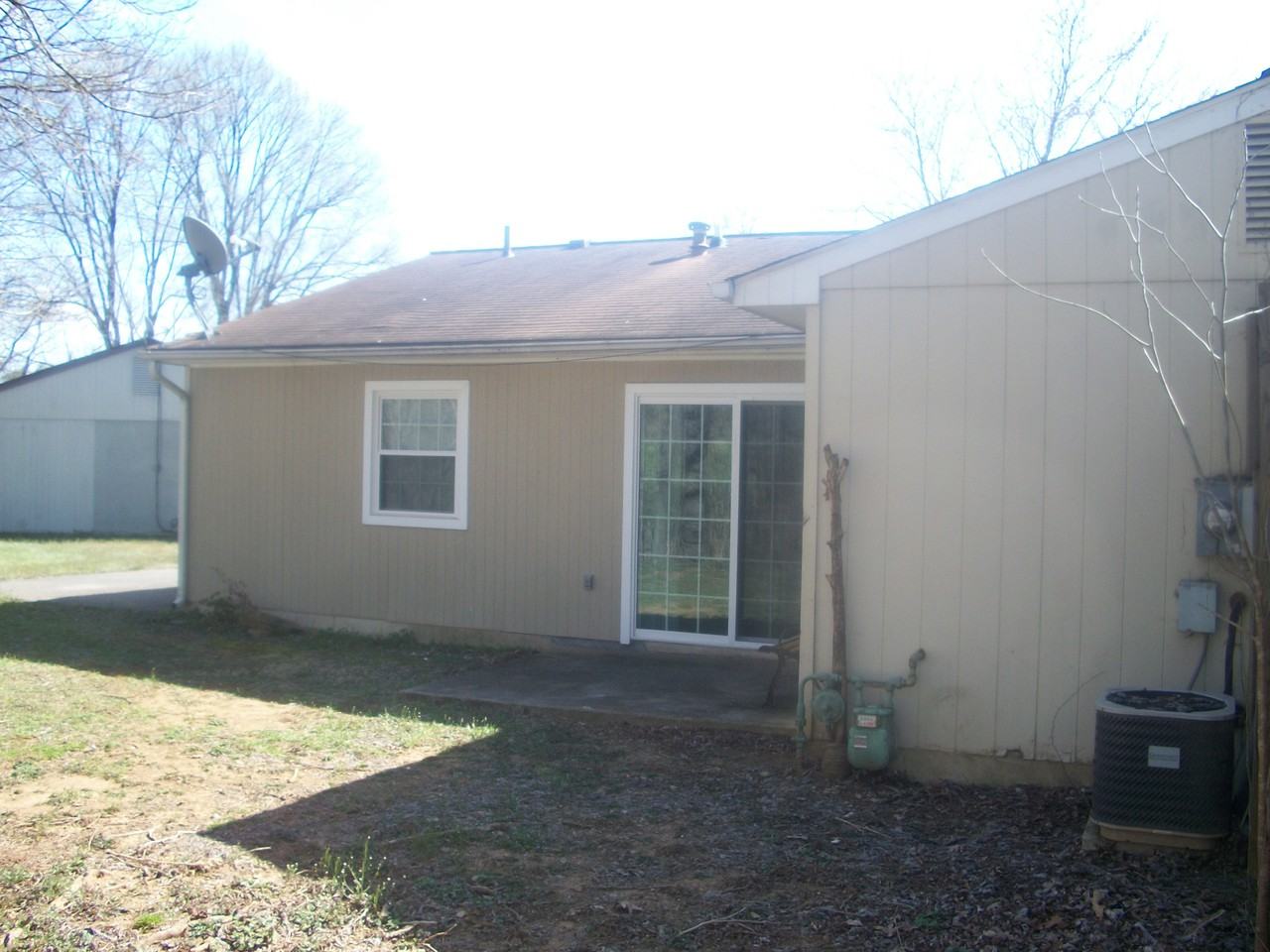 1816 Edmund Ave NE - Photo 2 of 10