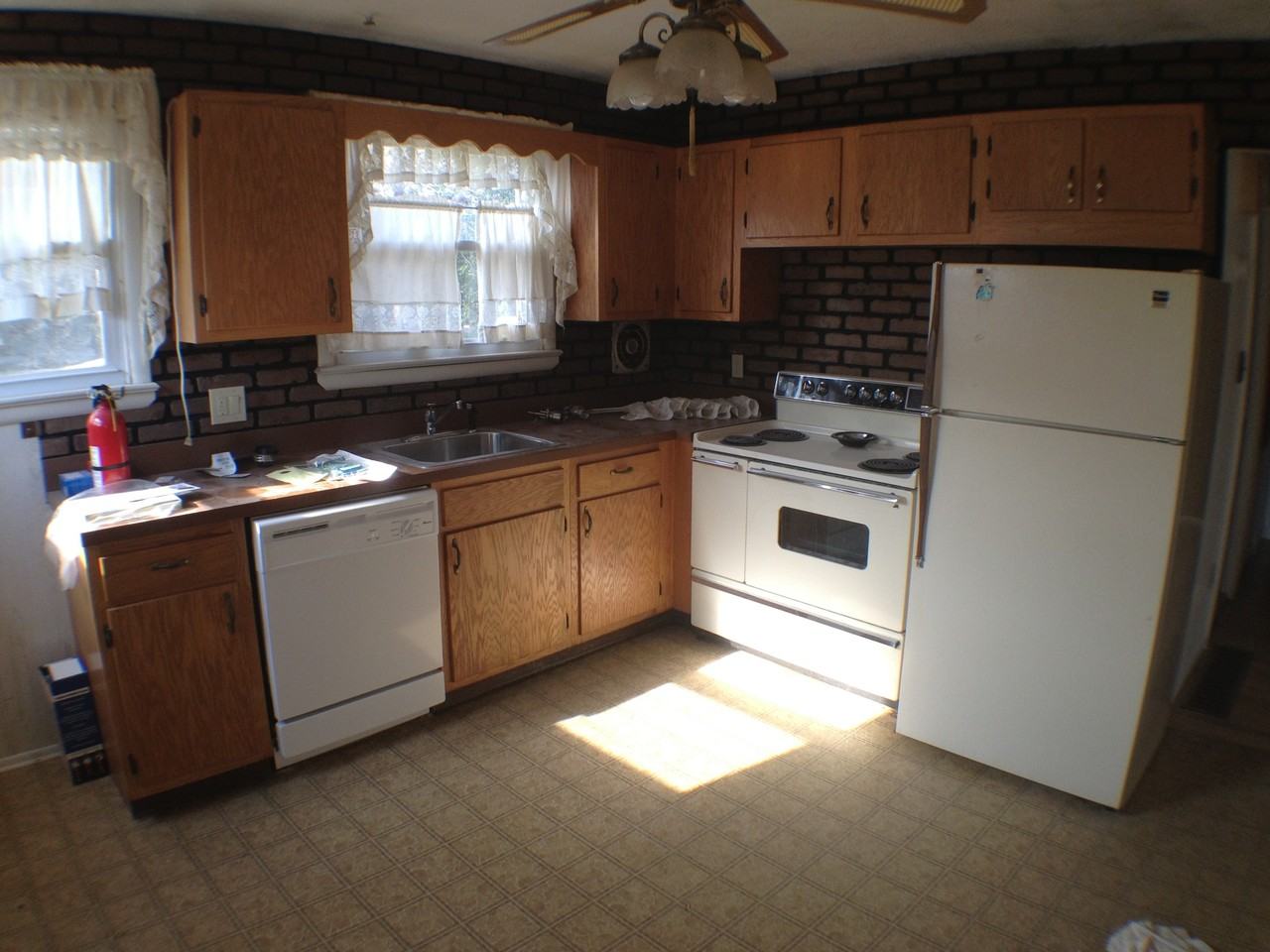 35 California Ave - Photo 2 of 10