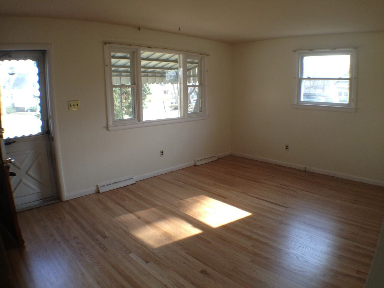 35 California Ave - Photo 3 of 10