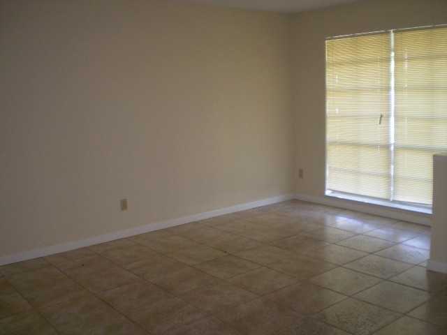 96 SE Norfolk Blvd - Photo 3 of 5