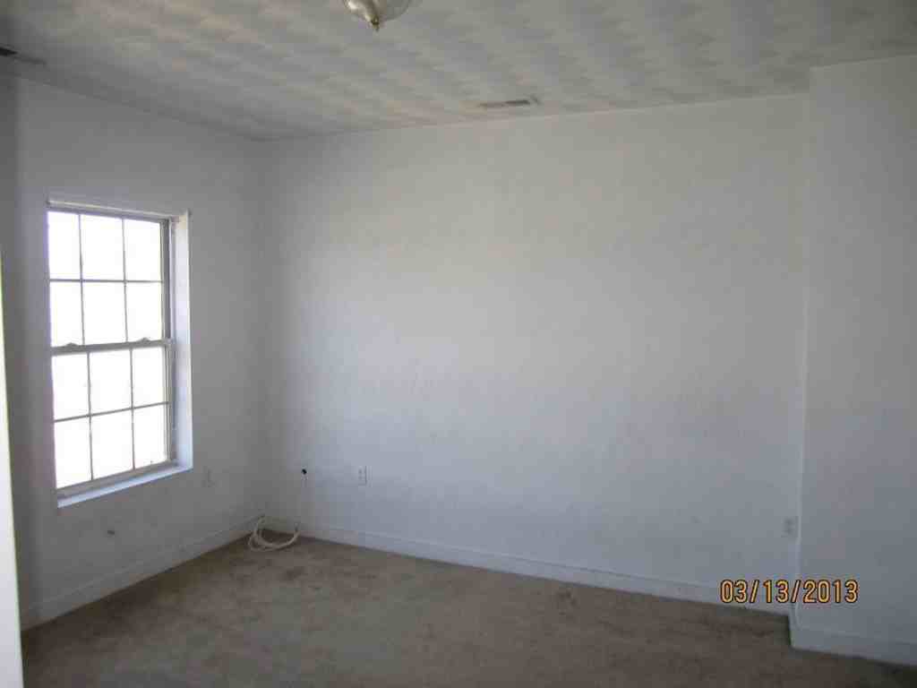 631 Ivy Ave - Photo 2 of 7
