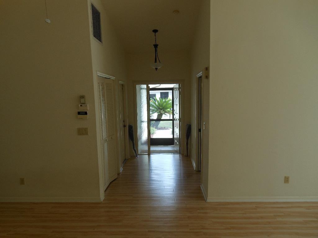 13114 Regent Cir - Photo 2 of 9