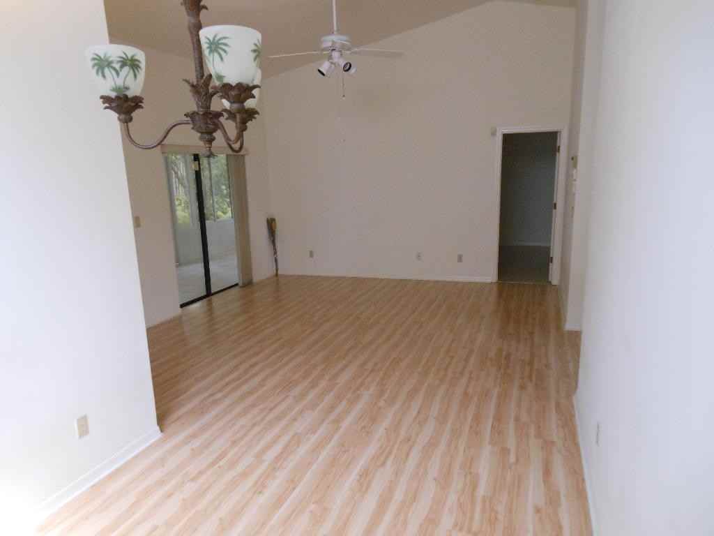 13114 Regent Cir - Photo 3 of 9
