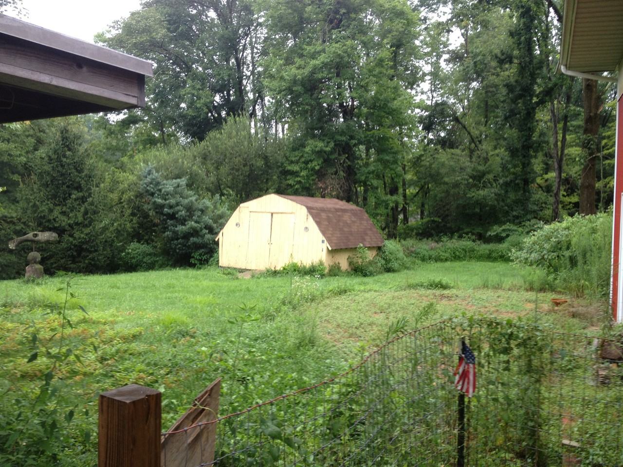 305 Hickon Rd - Photo 3 of 17