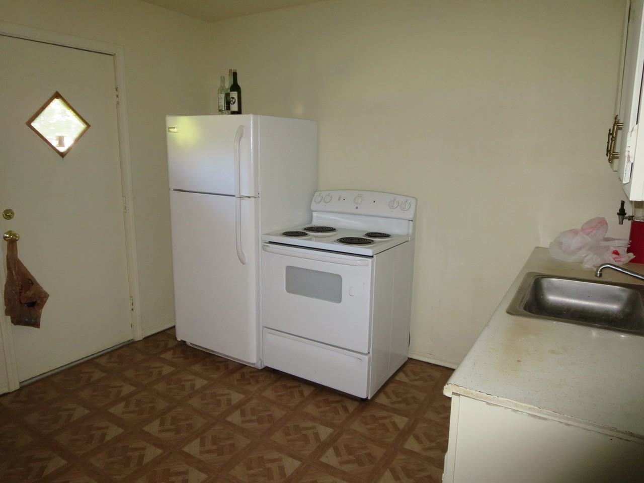 11301 Bennington Ave - Photo 2 of 3