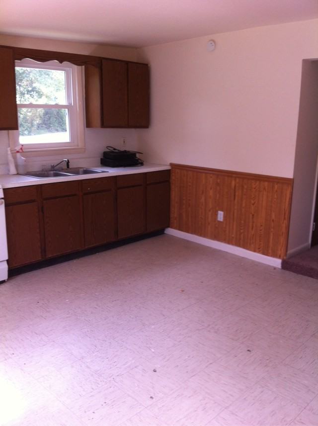 818 Main St - Photo 3 of 4